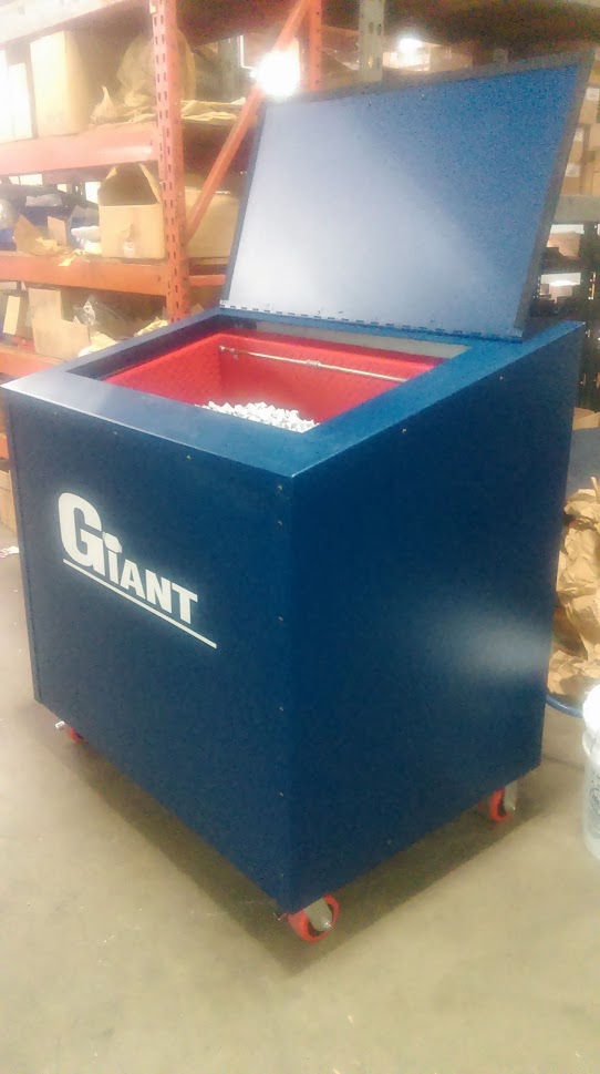 Front view of the Giant Vibratory tub